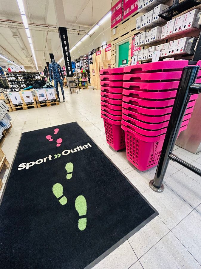 Over 100 Sport Outlet-butikker får rosa handlekurver fra Smart Supply!