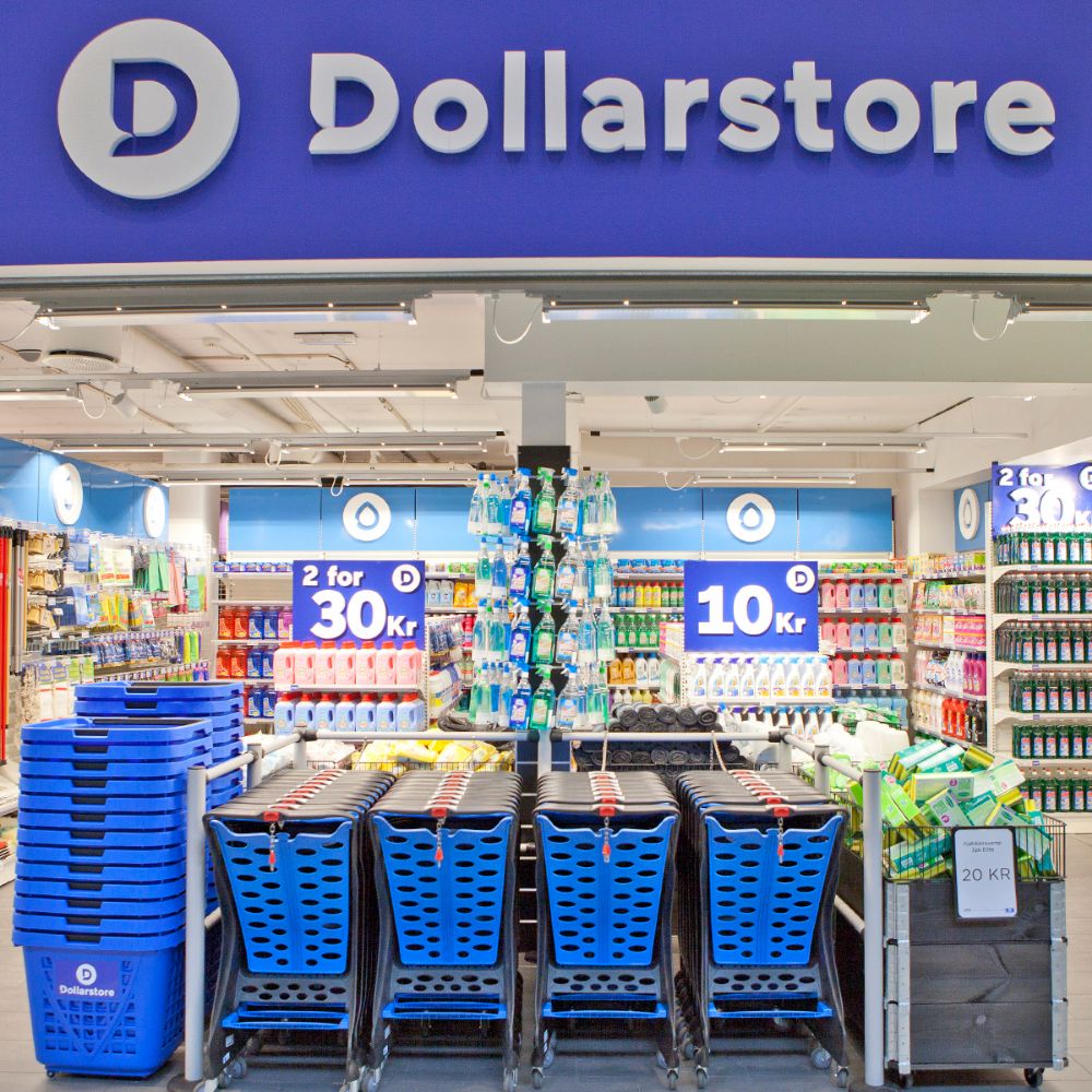 Bilde av inngangspartiet til Dollarstore, butikkonsept og innredning av Smart Supply